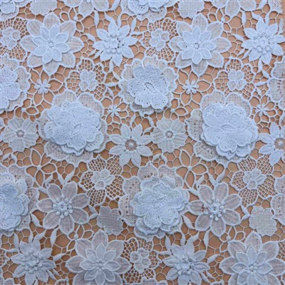 3D -lilleline guipure pit